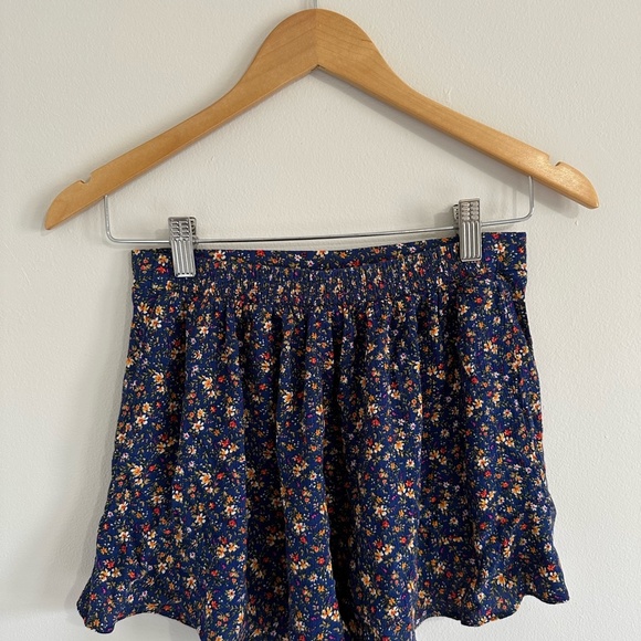 American Eagle Retro High Waisted Floral Soft Short S - Picture 5 of 6